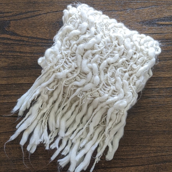 💕HOST PICK💕 Fluffy Scarf - Picture 4 of 6